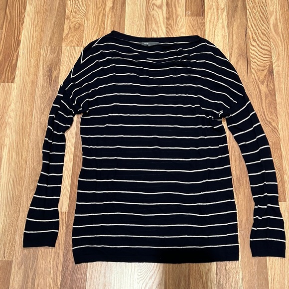 Vince Sweaters - Vince Navy and White Stripe Knit Sweater size Medium